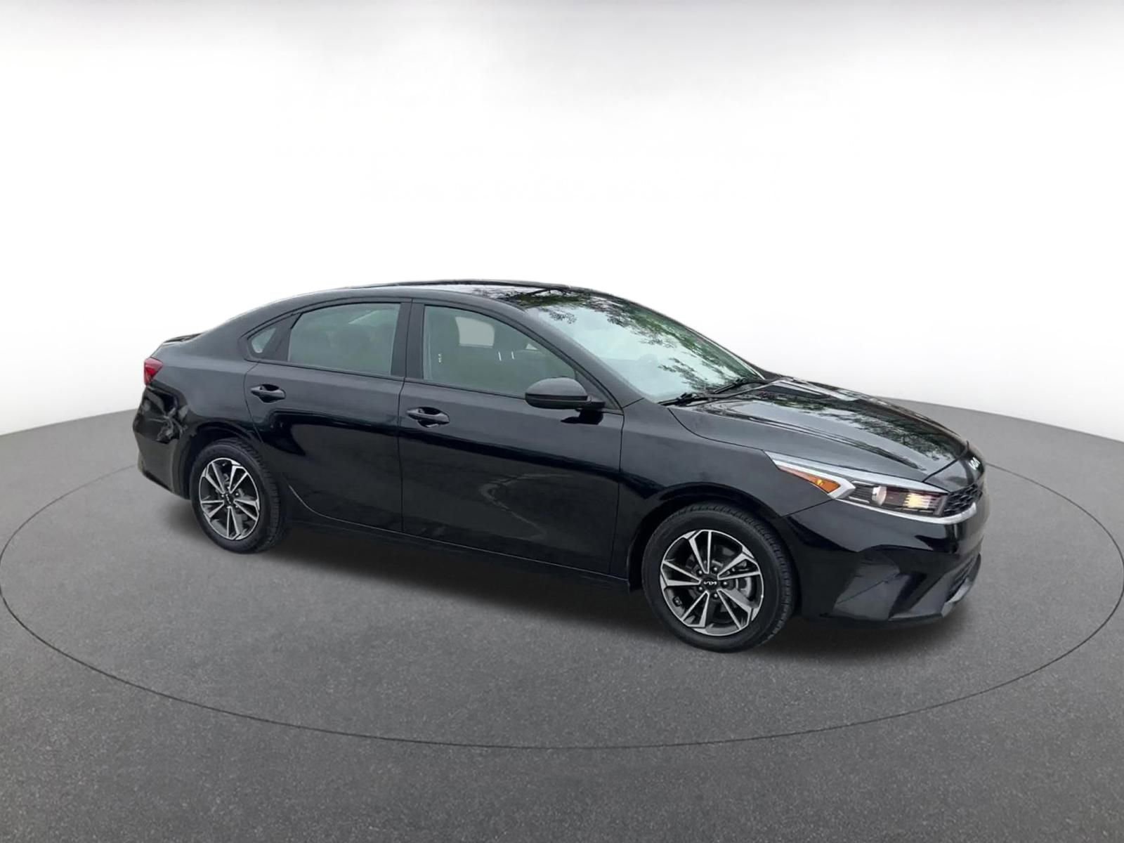 Used 2024 Kia Forte LXS FWD image 2