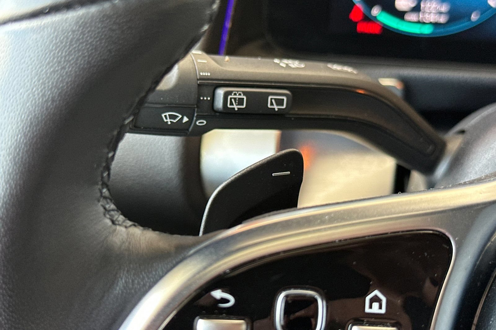 Used 2023 Mercedes-Benz EQB 300 4MATIC w/ Exclusive Package image 33