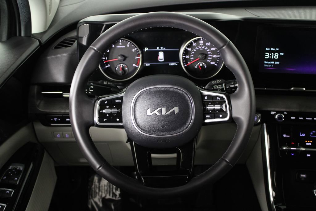 Used 2024 Kia Carnival EX image 22