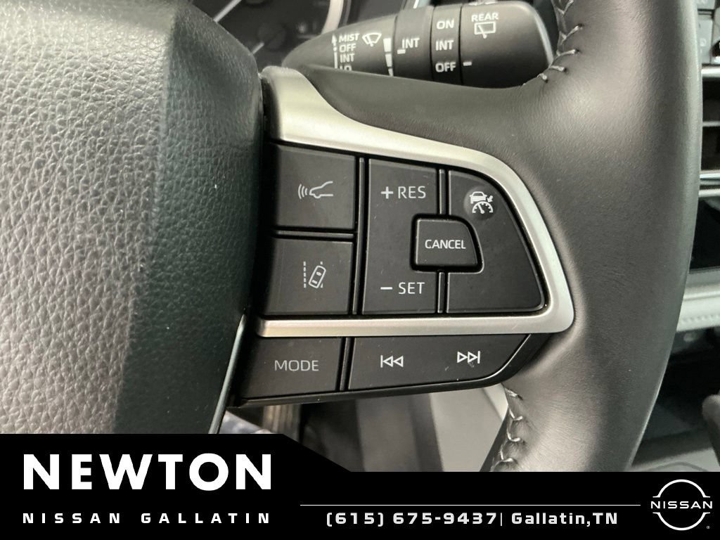 Used 2024 Toyota Highlander XLE AWD/4WD image 37
