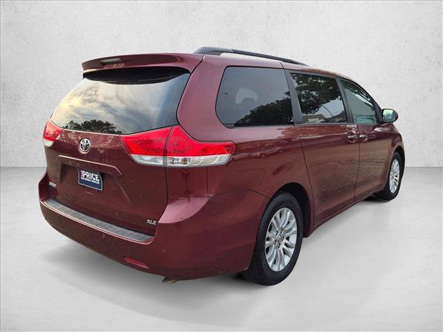 Used 2014 Toyota Sienna XLE FWD image 5