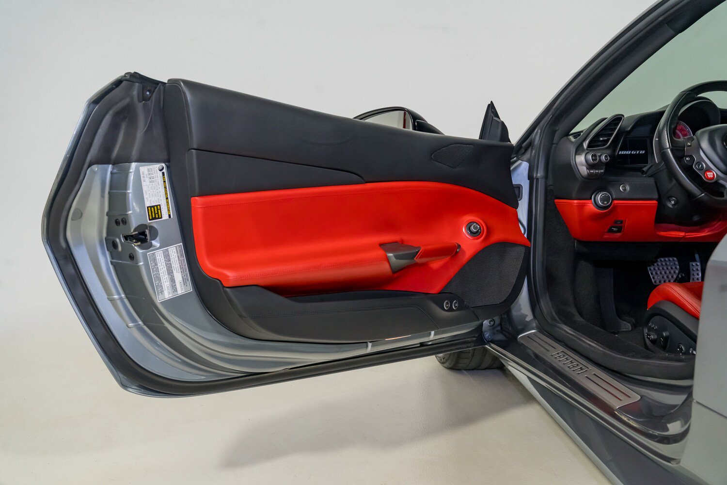 Used 2017 Ferrari 488 GTB RWD image 16