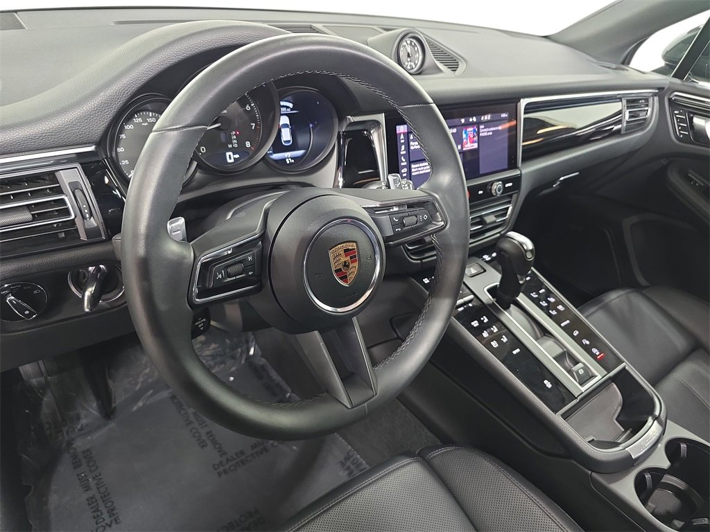 Used 2025 Porsche Macan image 4