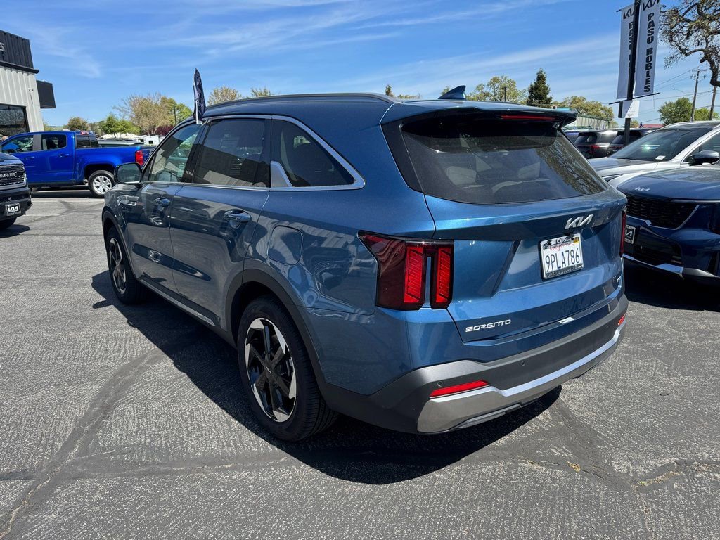 Used 2025 Kia Sorento EX image 3