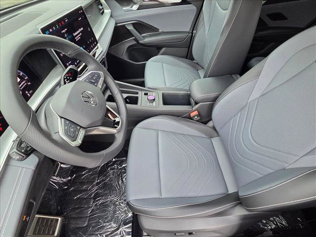 New 2026 Volkswagen Tiguan SE R-Line image 4