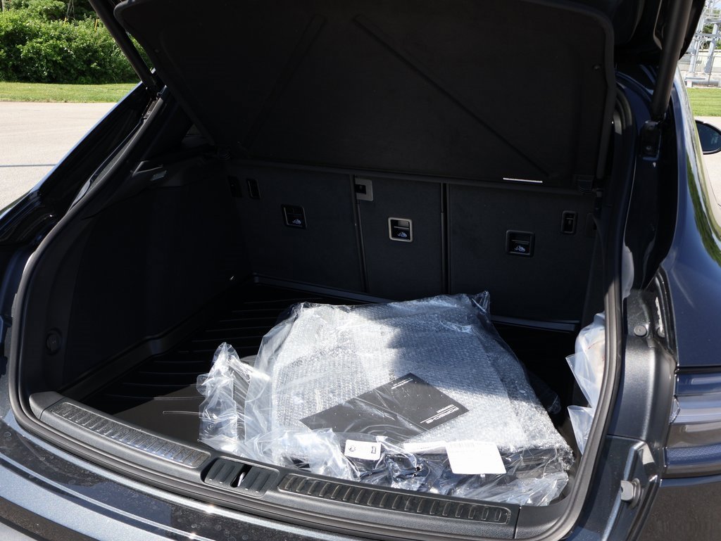 New 2025 Porsche Macan image 17