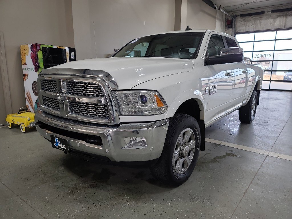 Used 2017 RAM 2500 Laramie AWD/4WD image 2