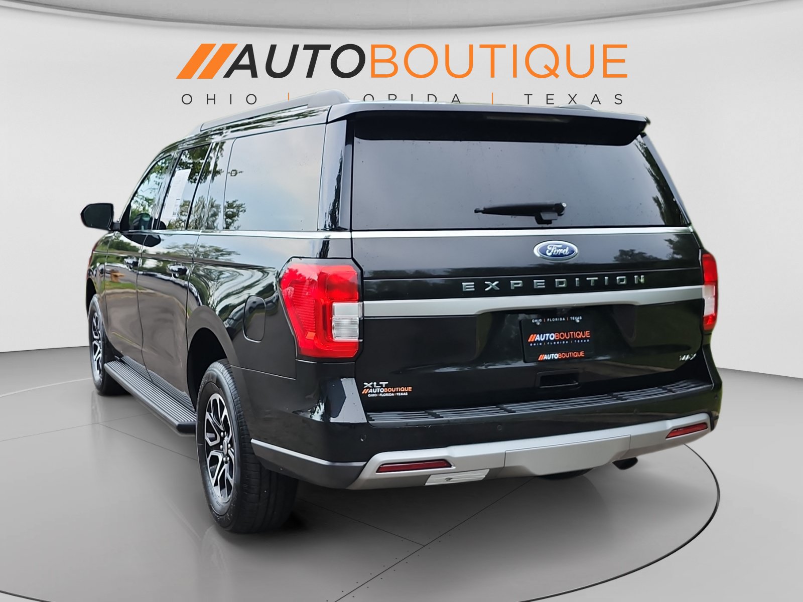 Used 2024 Ford Expedition Max XLT RWD image 3
