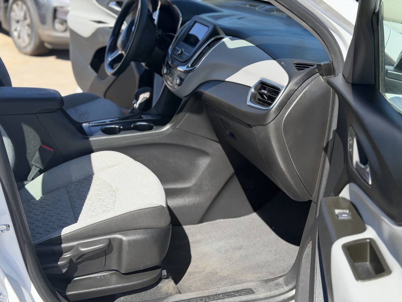 Used 2023 Chevrolet Equinox LS w/ Sport Edition FWD image 7