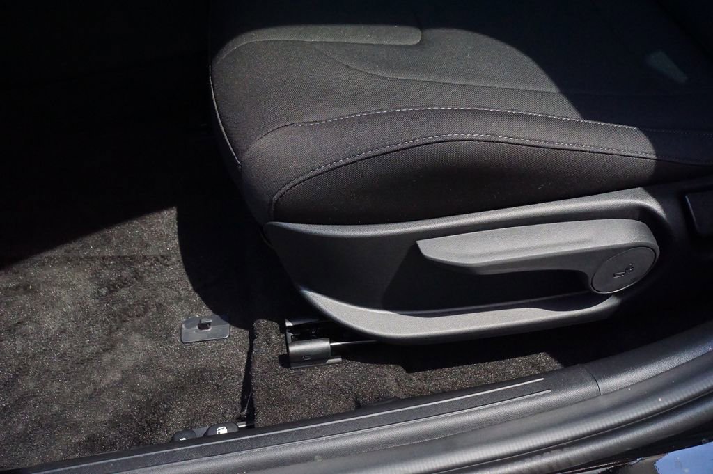 New 2025 Hyundai Elantra Blue image 17