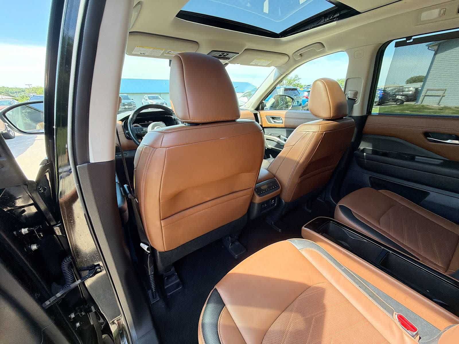 Used 2023 Nissan Pathfinder Platinum AWD/4WD image 15