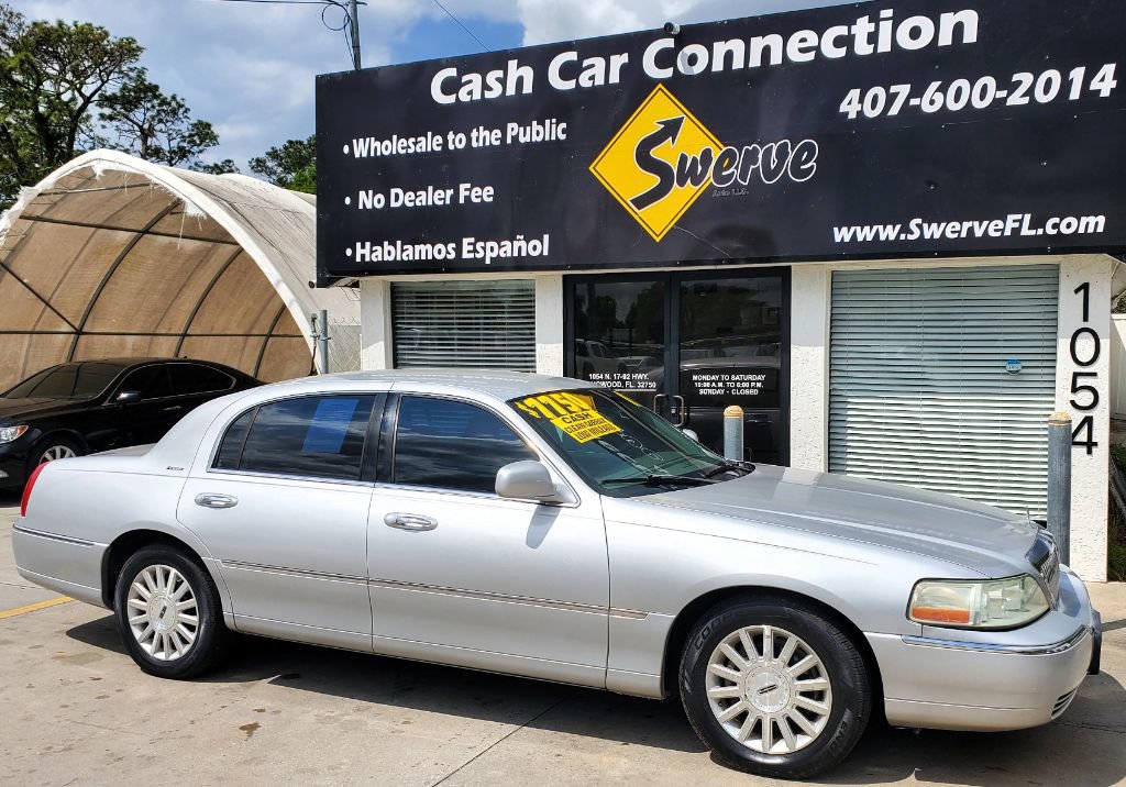 Used 2003 Lincoln Town Car Executive image 5