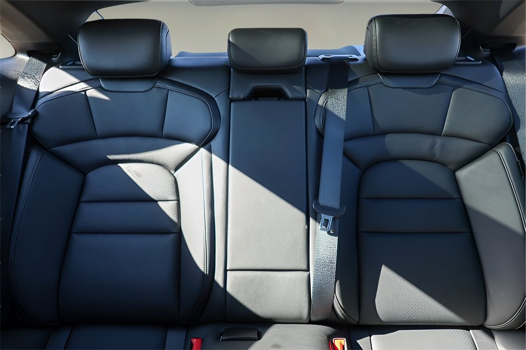 Used 2022 Porsche Taycan image 18