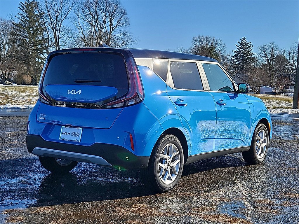 Certified 2025 Kia Soul S image 4