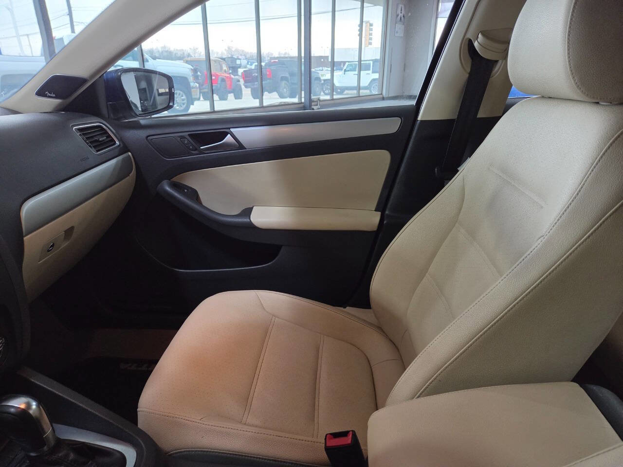 Used 2012 Volkswagen Jetta SEL image 25