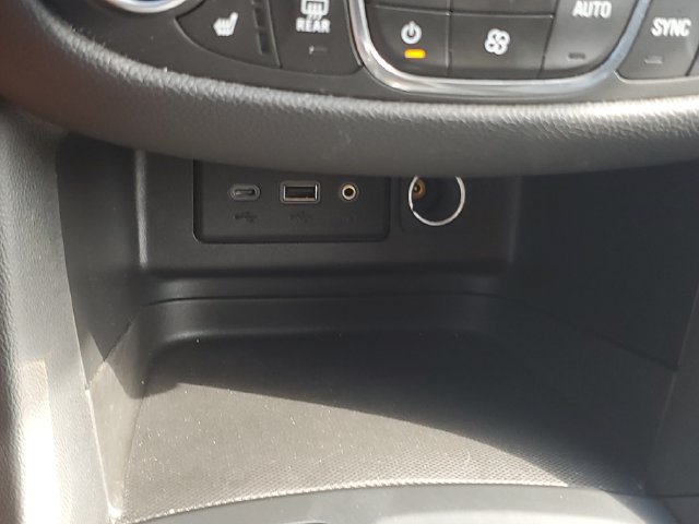 Used 2019 Chevrolet Equinox LT w/ Driver Convenience Package FWD image 28