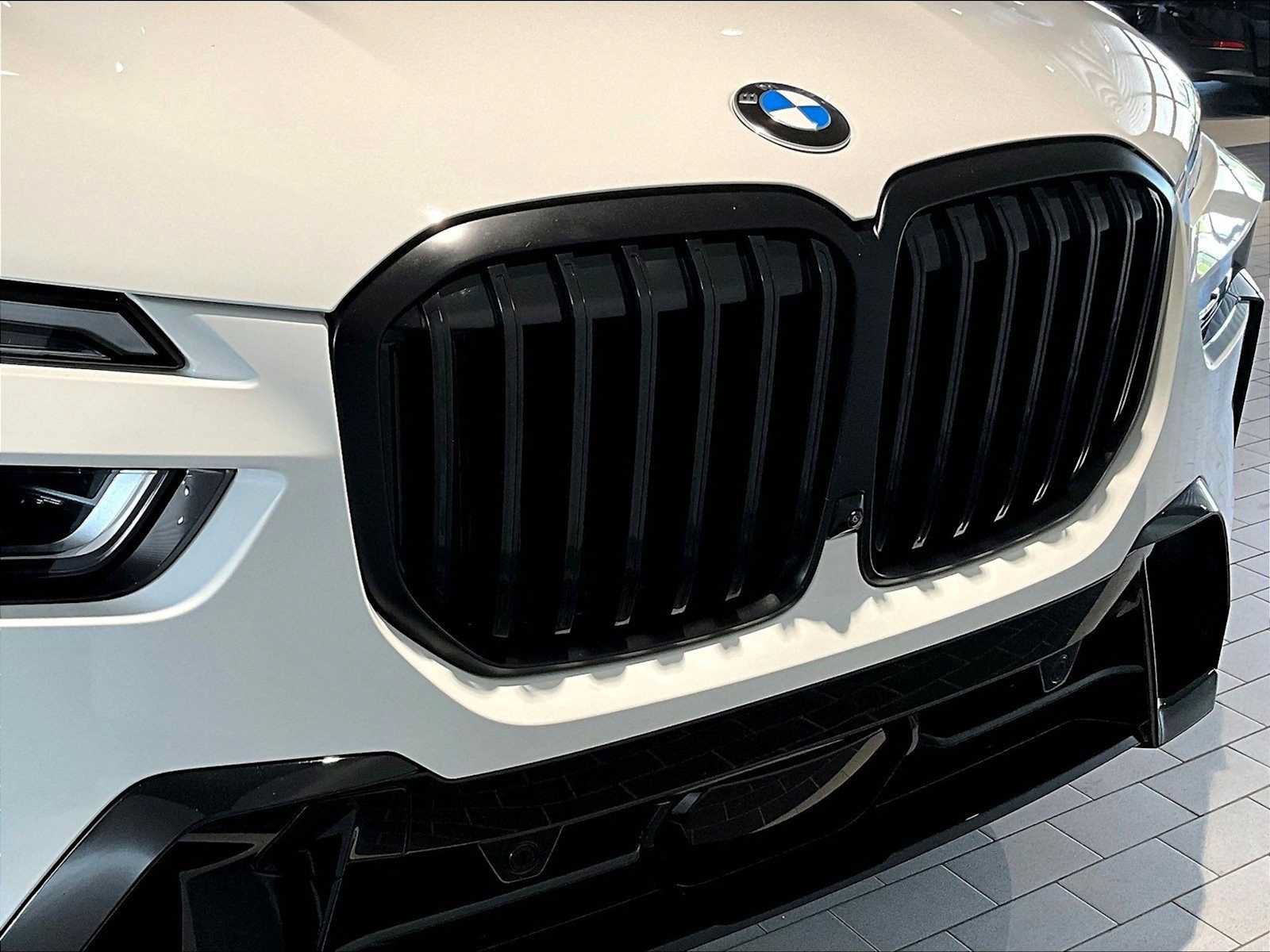 Used 2025 BMW X7 xDrive40i w/ M Sport Package AWD/4WD image 34