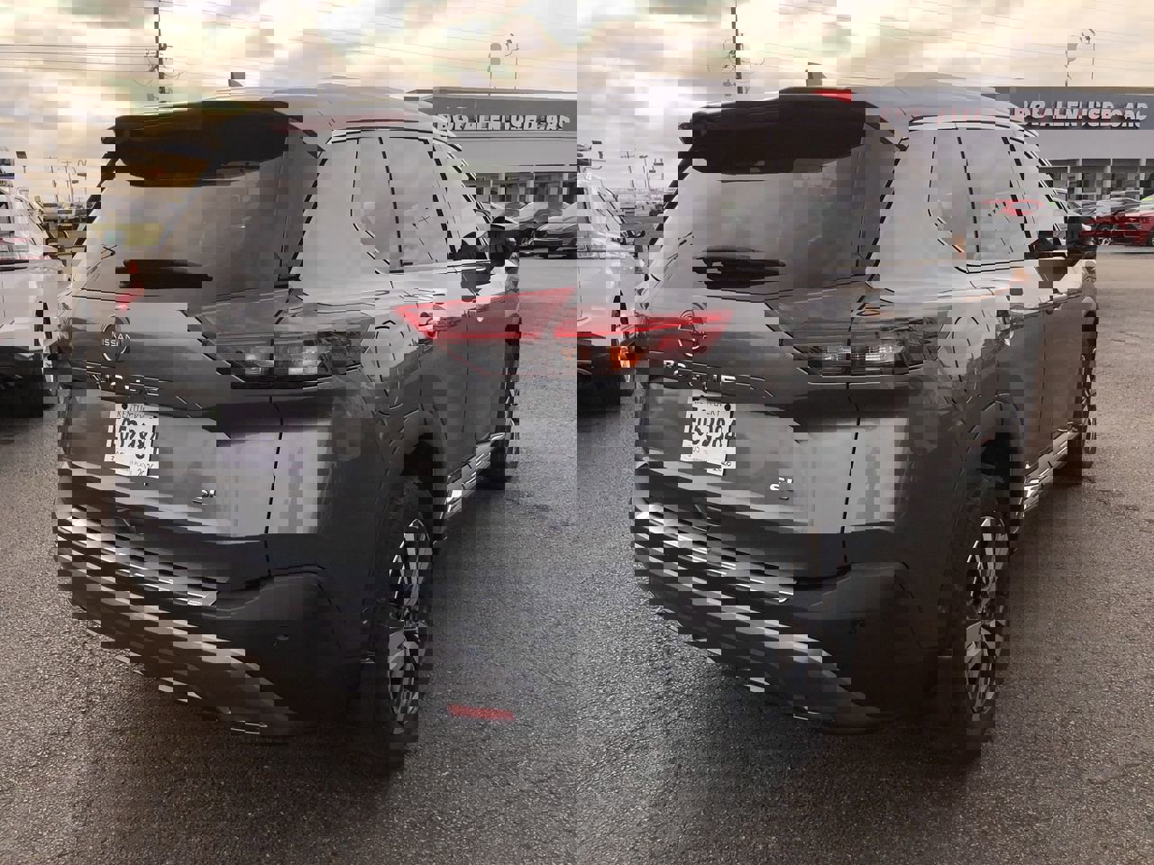 Used 2023 Nissan Rogue SL w/ SL Premium Package image 5