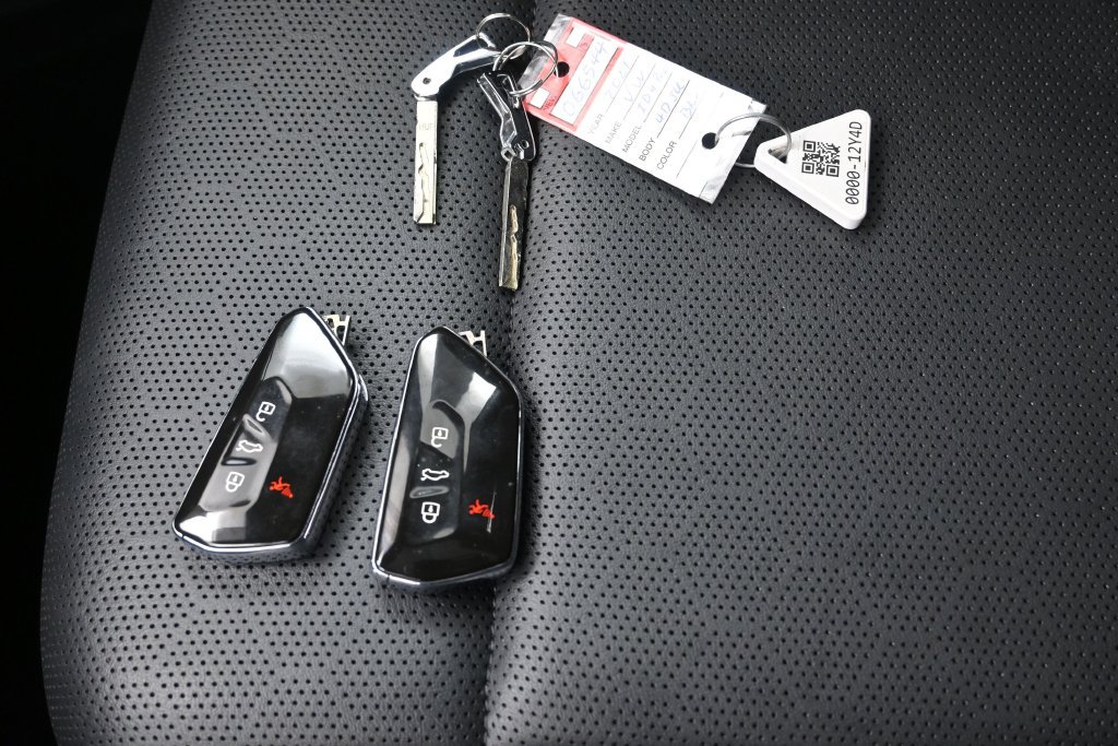 Used 2021 Volkswagen ID.4 Pro S w/ Gradient Package AWD/4WD image 13