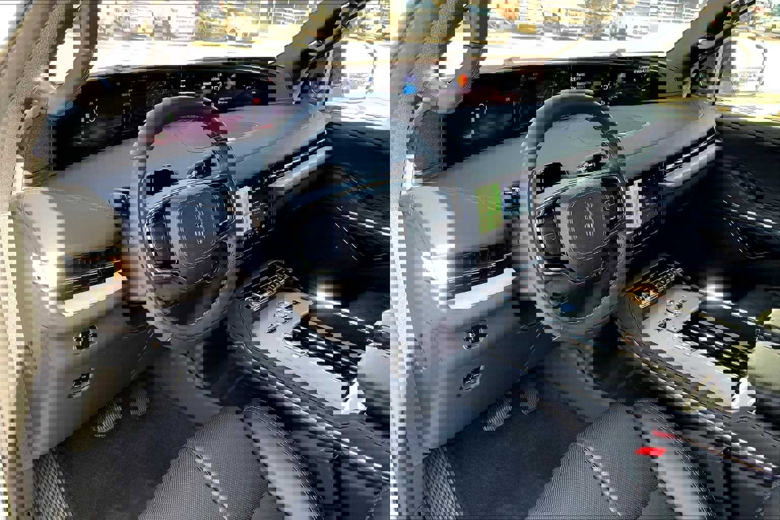 New 2025 Lincoln Navigator L Reserve w/ Jet Appearance Package image 8