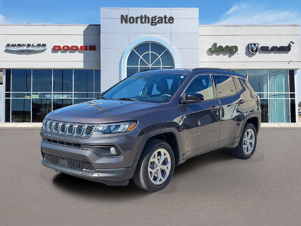 Used 2024 Jeep Compass Latitude AWD/4WD image 2