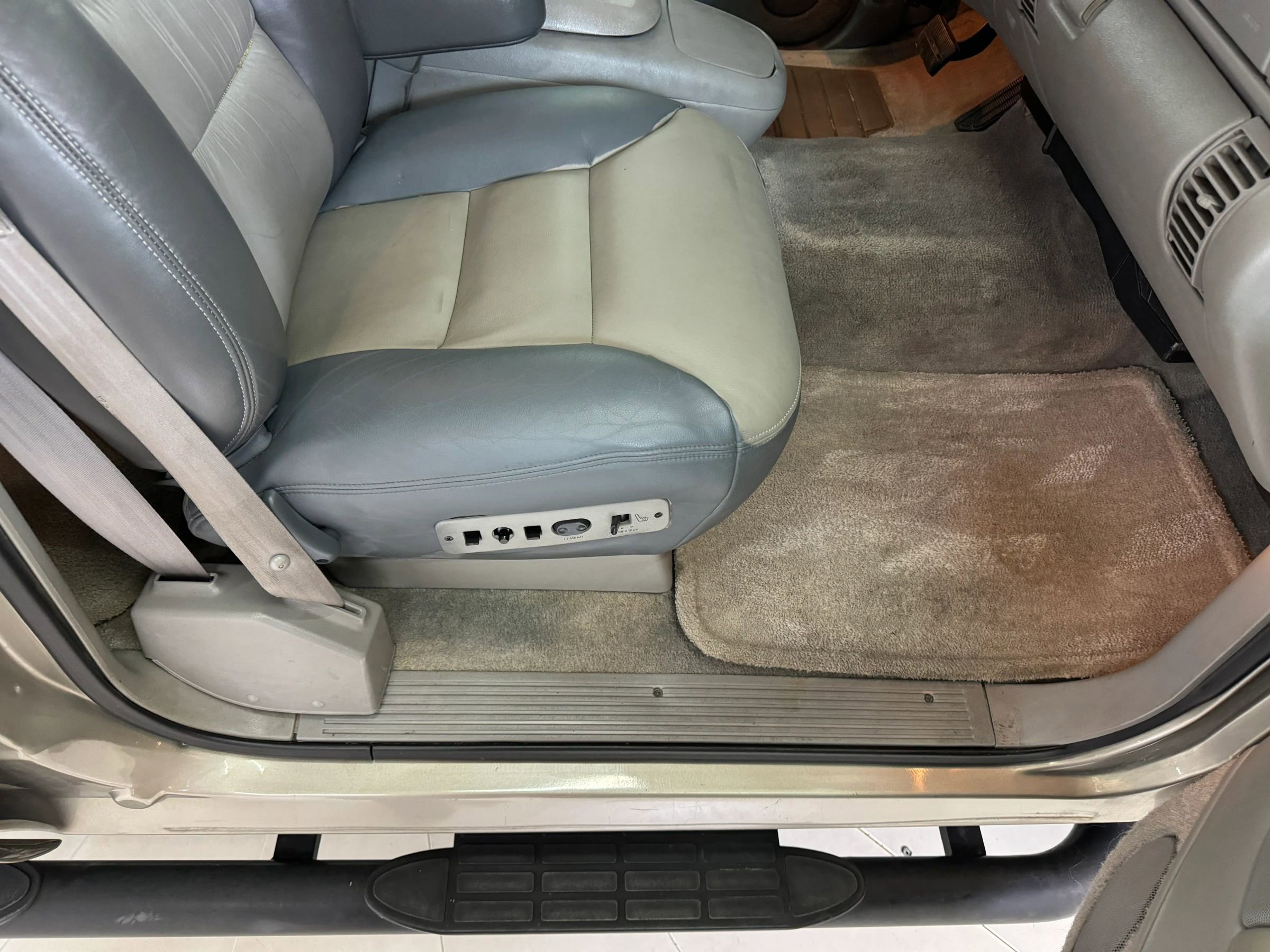 Used 2000 Chevrolet Tahoe Z71 w/ Comfort & Security Pkg AWD/4WD image 27