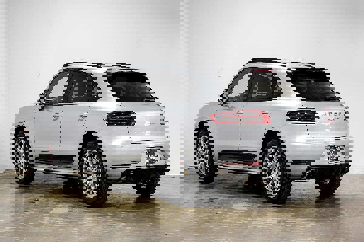 Used 2016 Porsche Macan Turbo AWD/4WD image 10