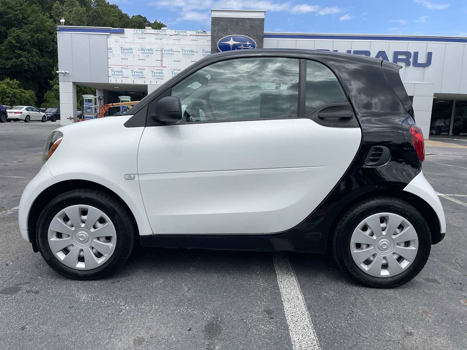 Used 2016 smart fortwo pure RWD video 2