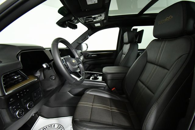 Certified 2025 Chevrolet Suburban High Country image 5
