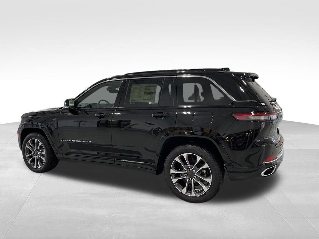 Used 2024 Jeep Grand Cherokee Overland w/ Advanced Protech Group III AWD/4WD image 9