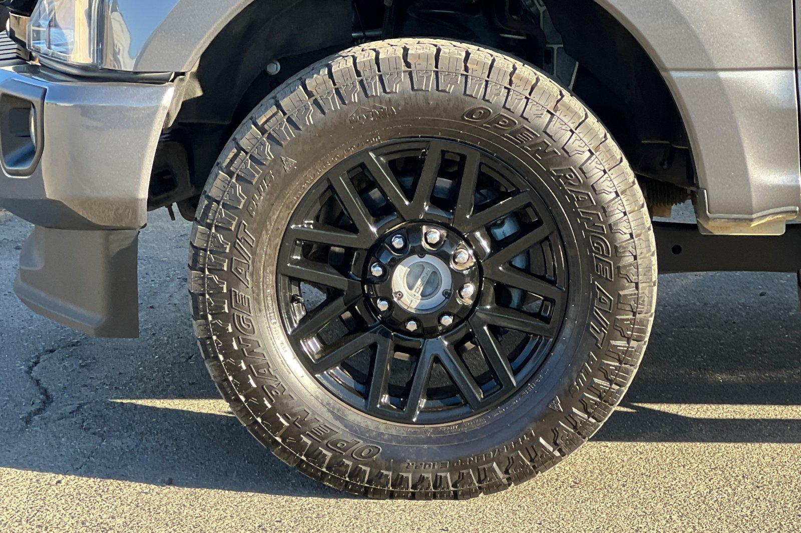 Certified 2022 Ford F350 XLT w/ Black Appearance Package AWD/4WD image 27