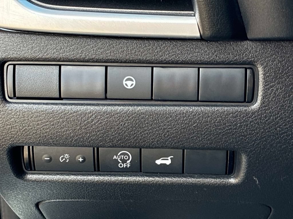 Used 2024 Nissan Rogue SV AWD/4WD image 29