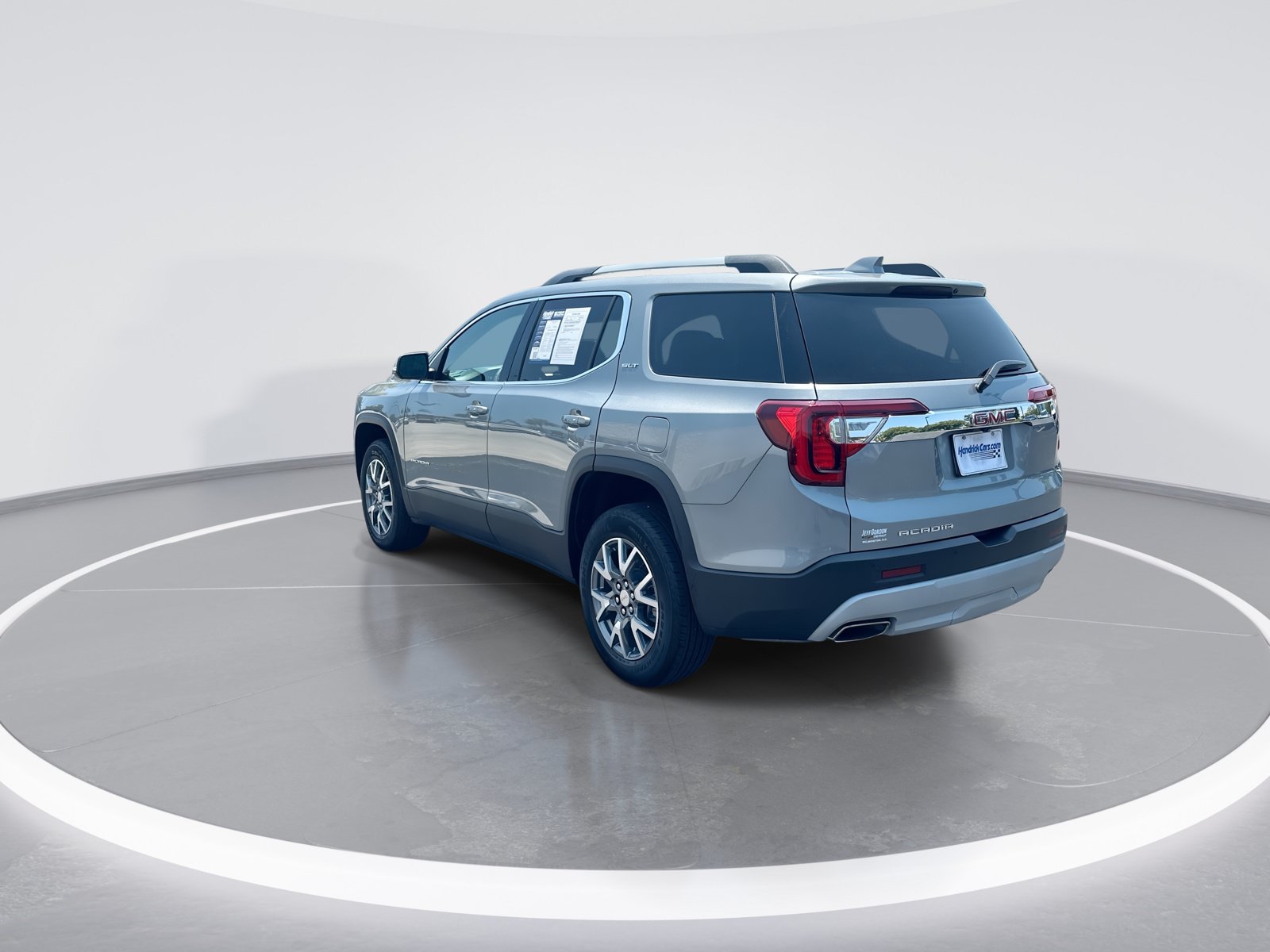 Used 2023 GMC Acadia SLT w/ LPO, Floor Liner Package FWD image 7