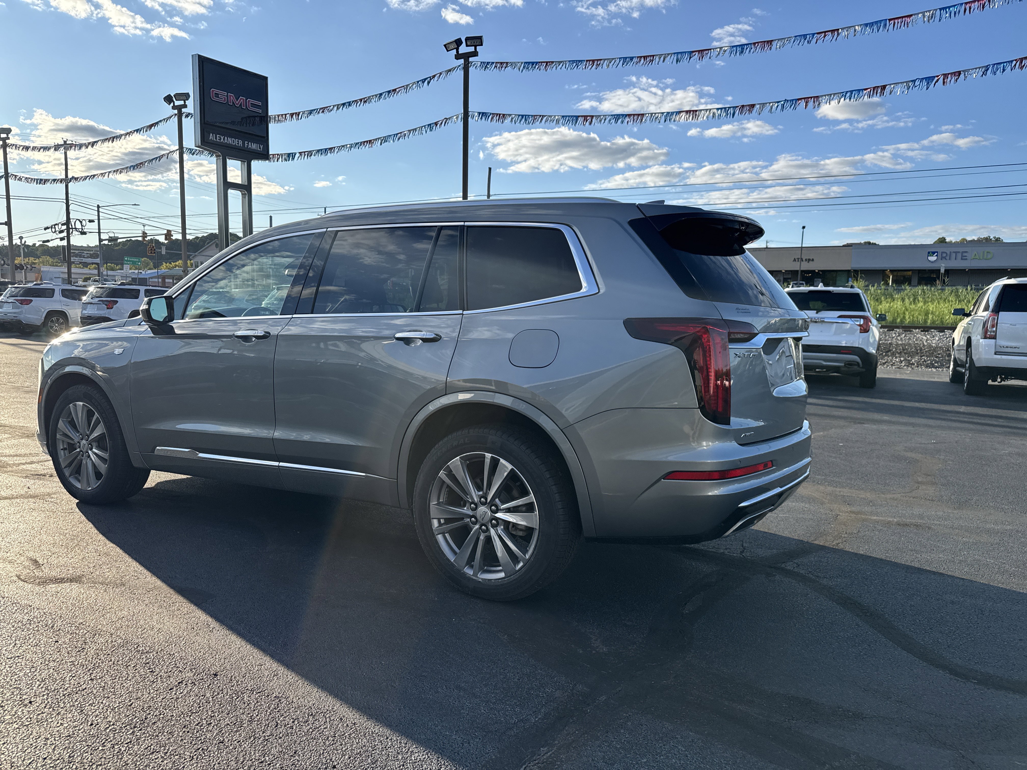 Used 2023 Cadillac XT6 Premium Luxury image 6