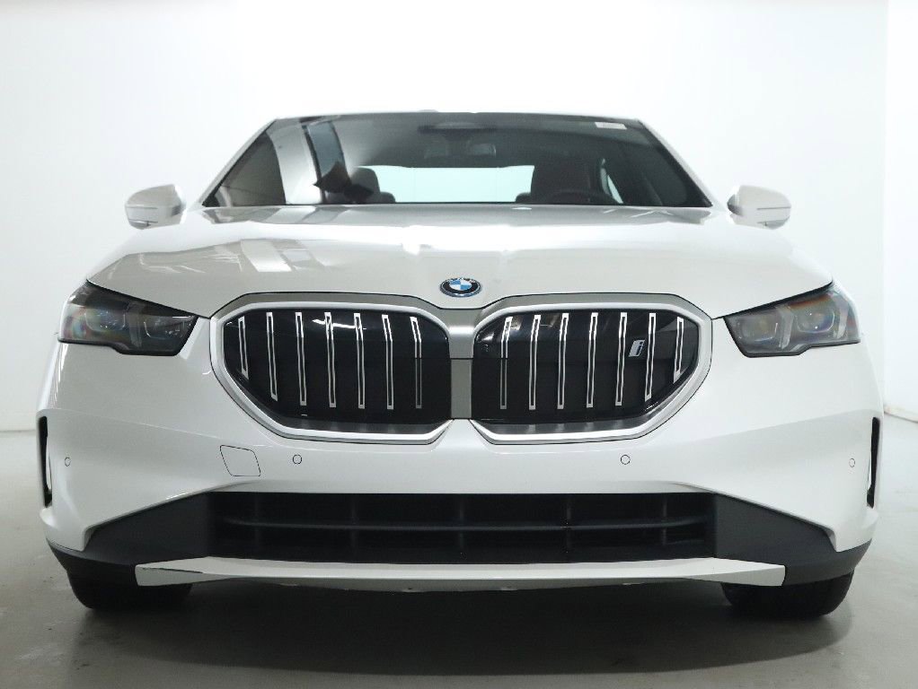 Used 2025 BMW i5 xDrive40 w/ Premium Package image 6