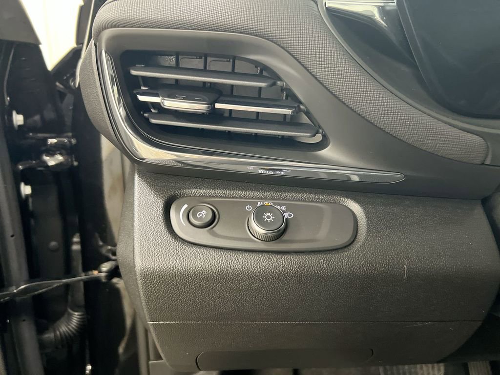 Used 2025 Buick Envista Preferred w/ Convenience II Package image 18