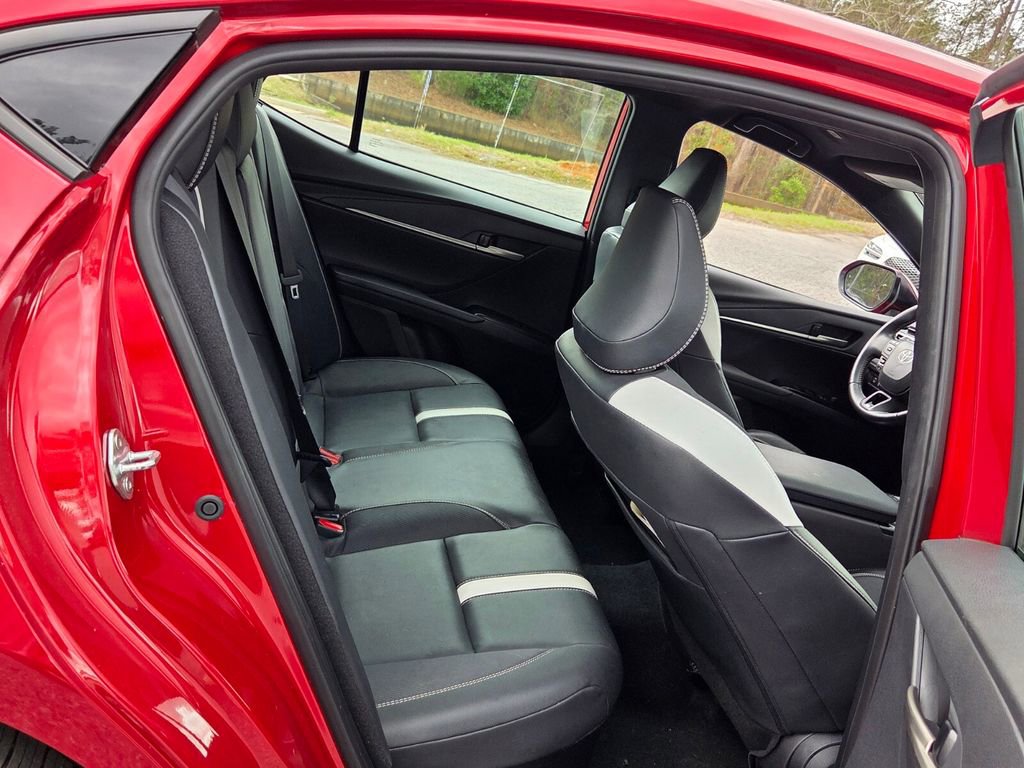 Used 2025 Toyota Camry SE image 14