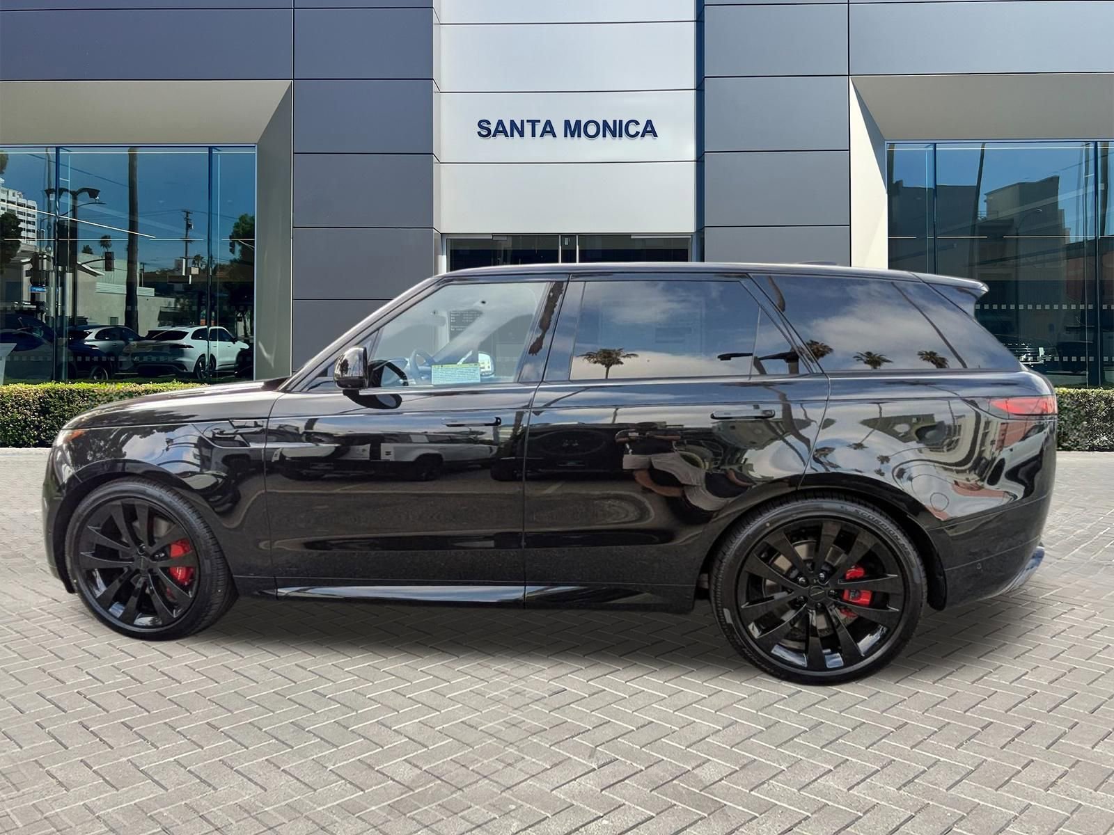 New 2026 Land Rover Range Rover Sport Dynamic SE AWD/4WD image 2