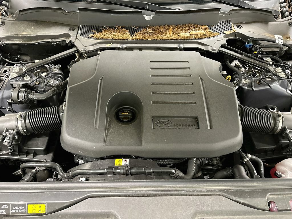 Certified 2025 Land Rover Discovery Dynamic SE AWD/4WD image 31