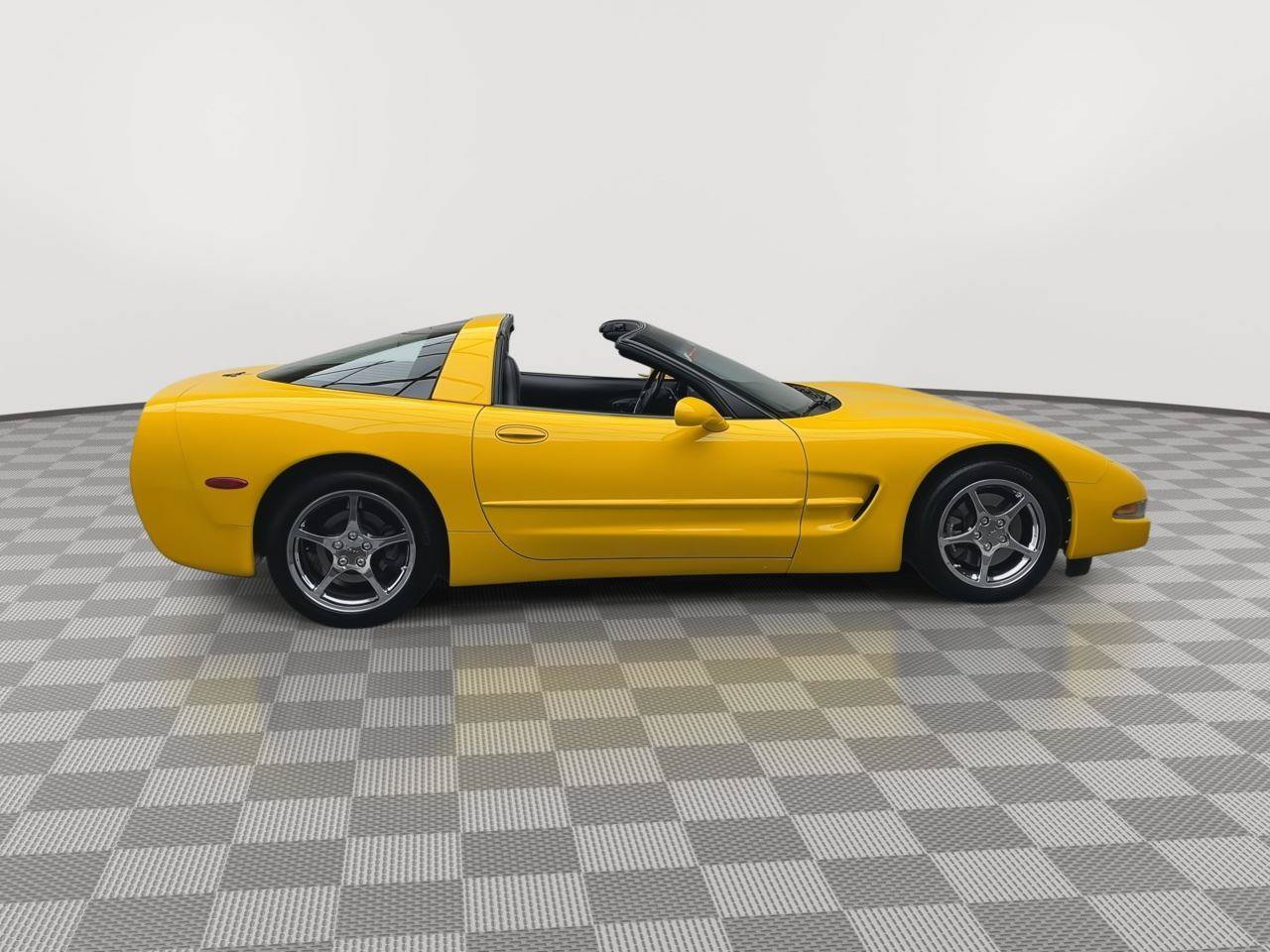 Used 2000 Chevrolet Corvette Coupe w/ Roof Pkg RWD image 30