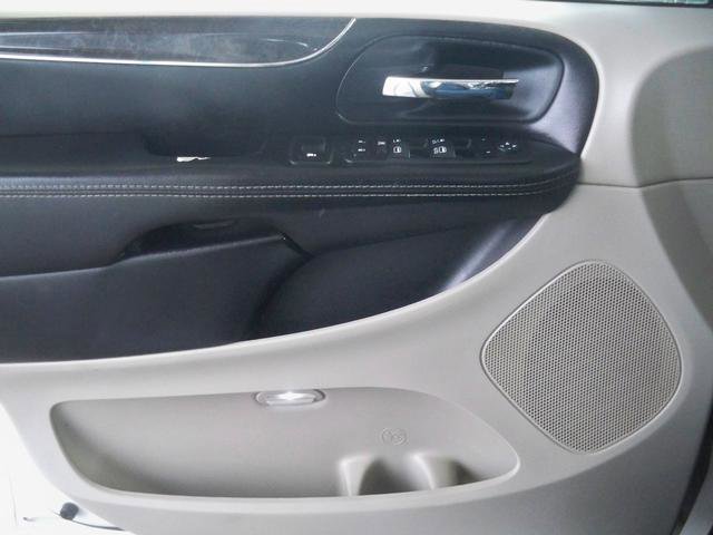 Used 2015 Chrysler Town & Country Touring image 15