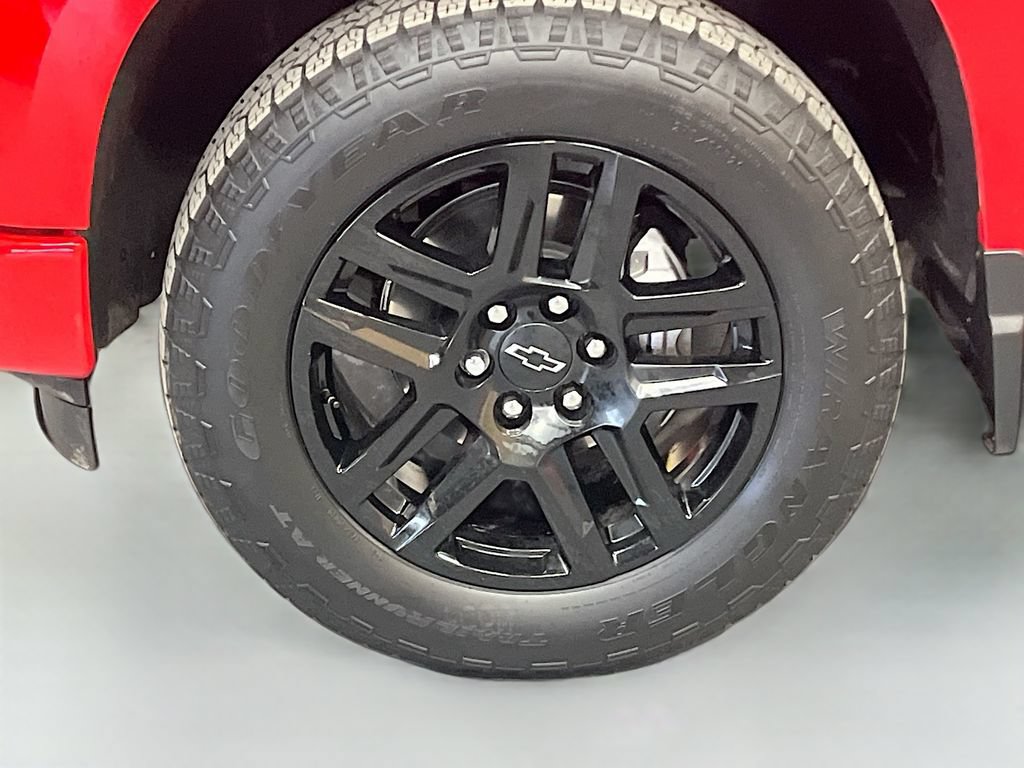 Used 2025 Chevrolet Silverado 1500 Custom w/ Turbomax Blackout Package AWD/4WD image 29