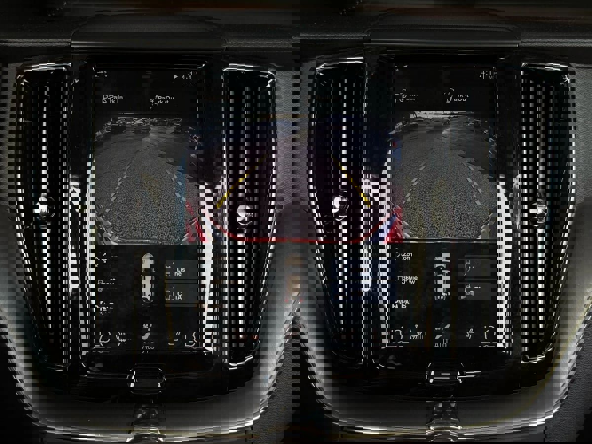 Used 2019 Volvo XC60 T5 Momentum w/ Advanced Package image 57