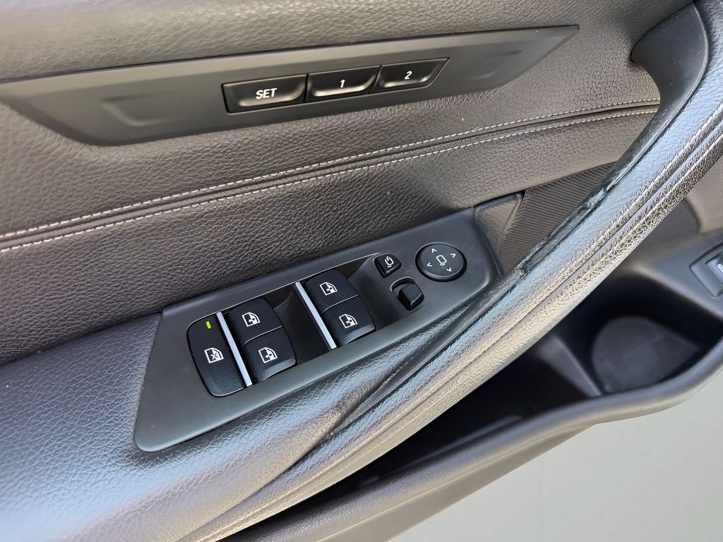 Used 2019 BMW 530e xDrive w/ Convenience Package AWD/4WD image 17