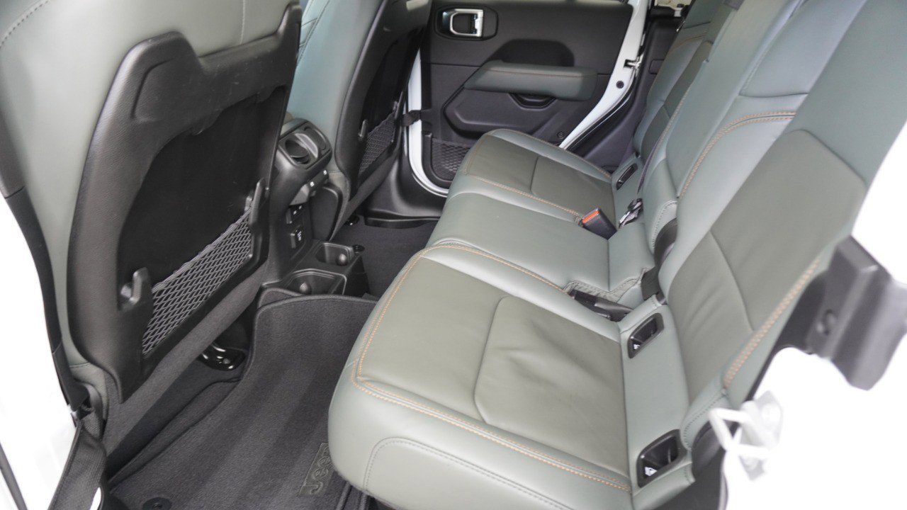 Used 2025 Jeep Gladiator Mojave w/ Convenience Group image 14