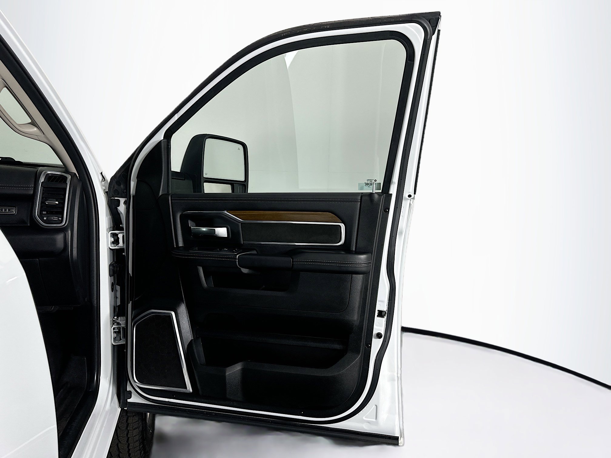 Used 2024 RAM 2500 Laramie image 32