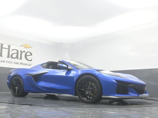 Used 2023 Chevrolet Corvette Z06 RWD image 2