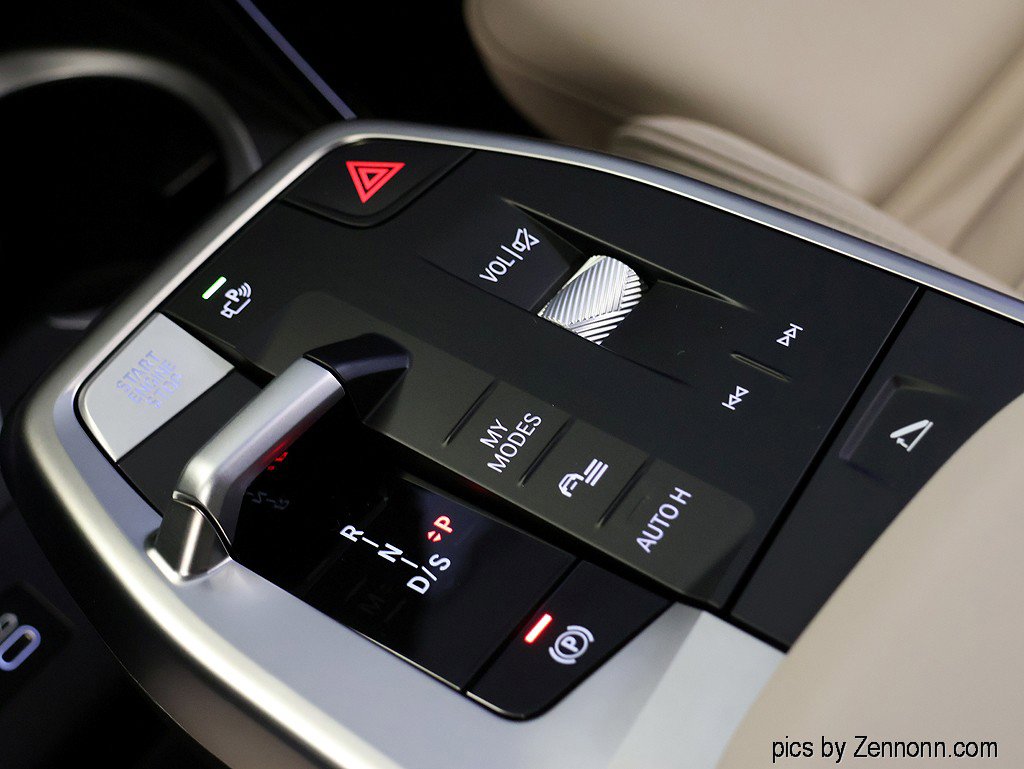 Certified 2025 BMW X1 M35i w/ Premium Package image 25