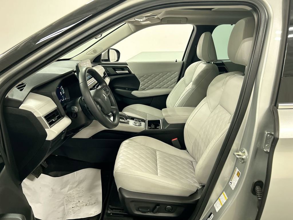 Used 2023 Mitsubishi Outlander SEL AWD/4WD image 9
