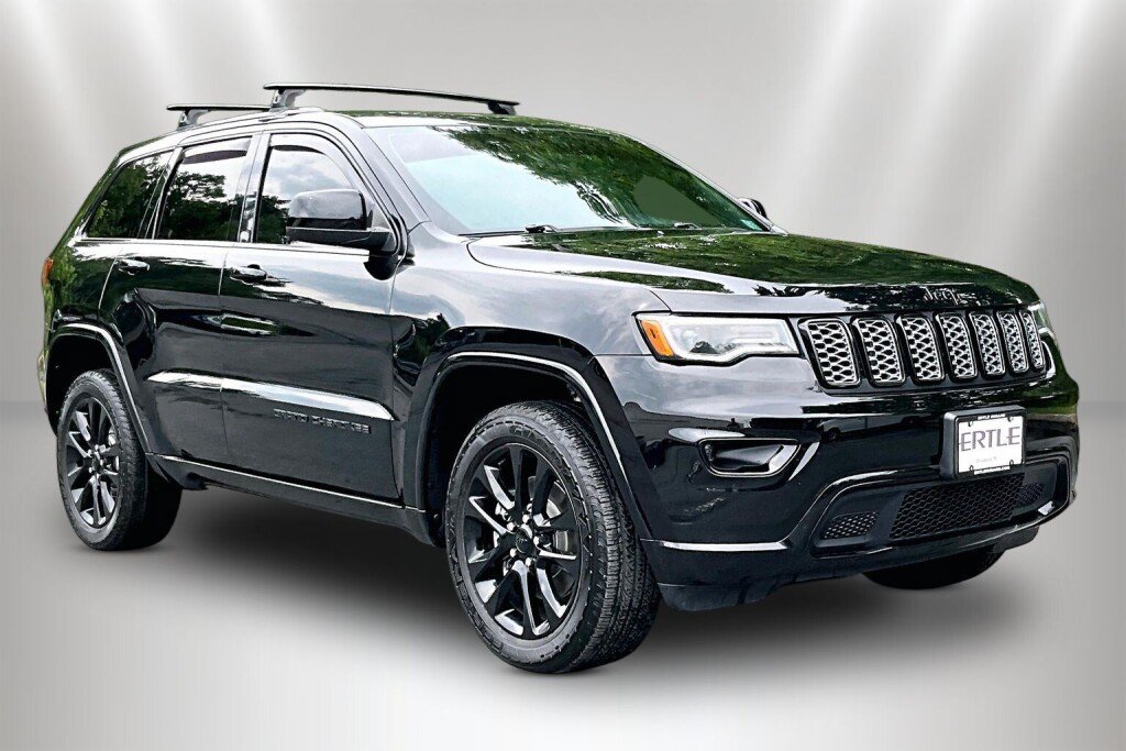 Used 2021 Jeep Grand Cherokee Laredo X AWD/4WD image 1